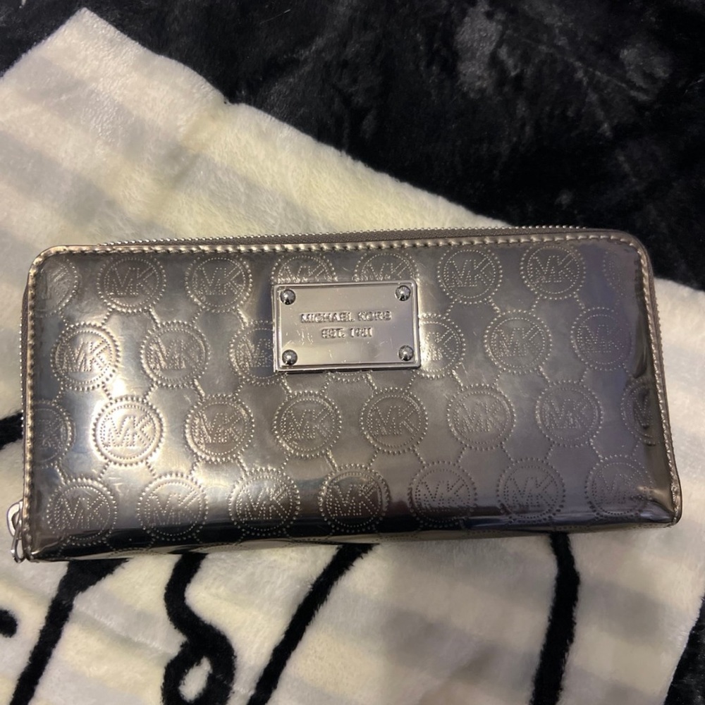 Michael Kors metallic wallet